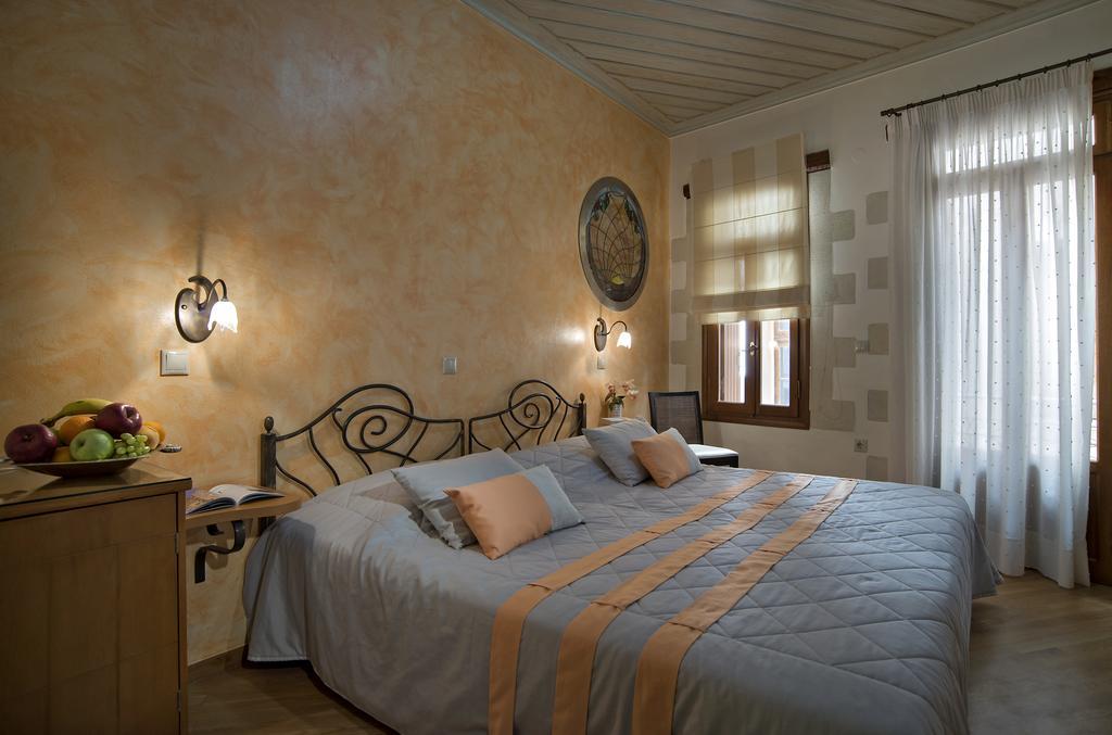 מלון Ionas Boutique 3*