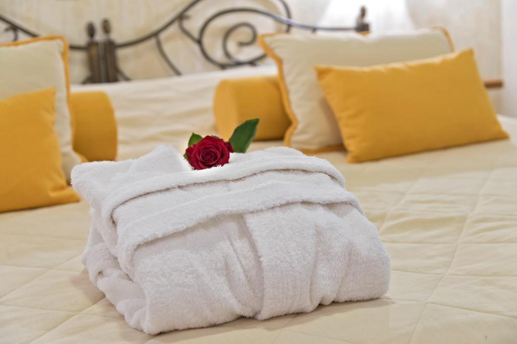 Ionas Boutique Отель